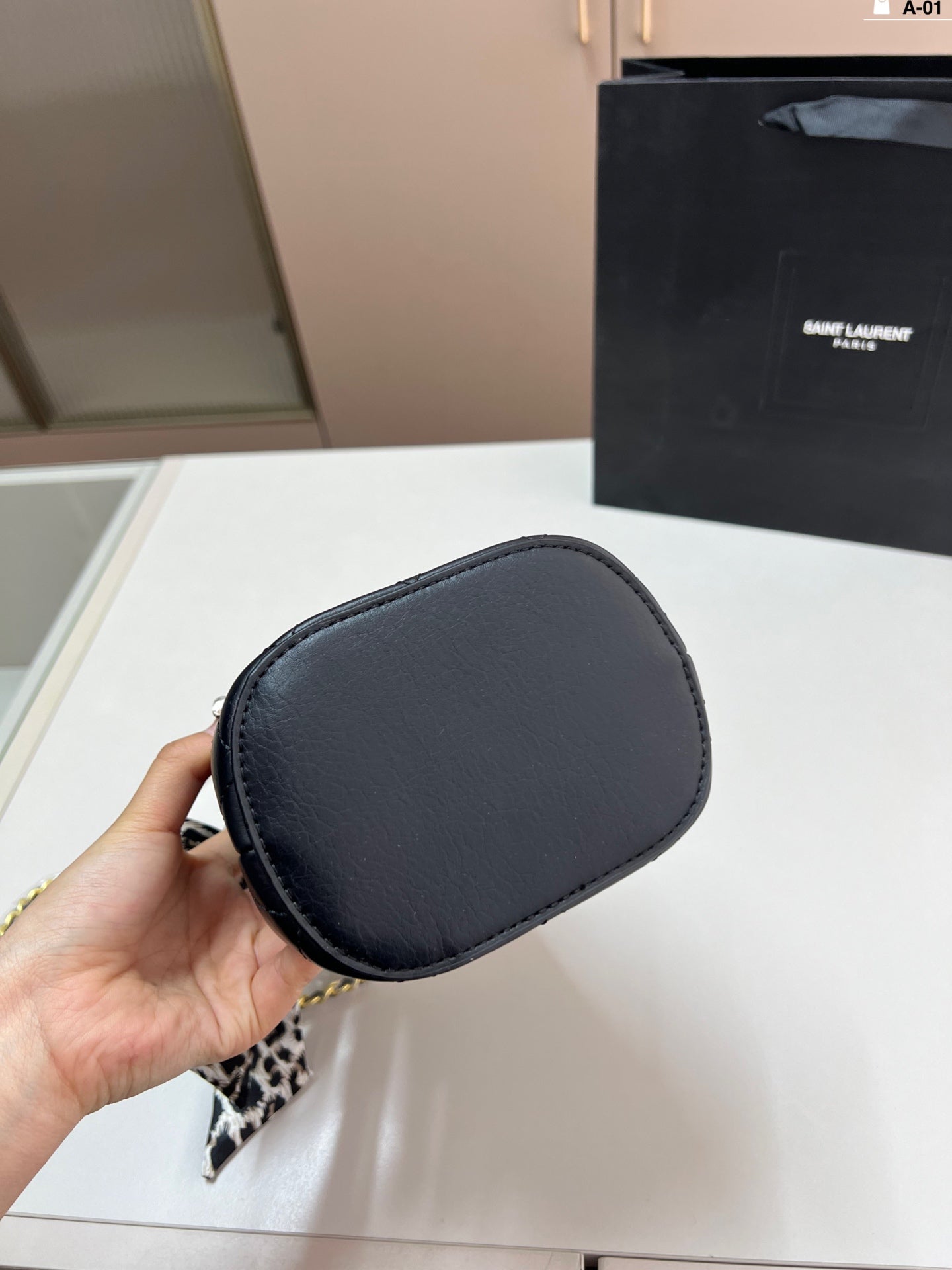 Second-hand bucket bag