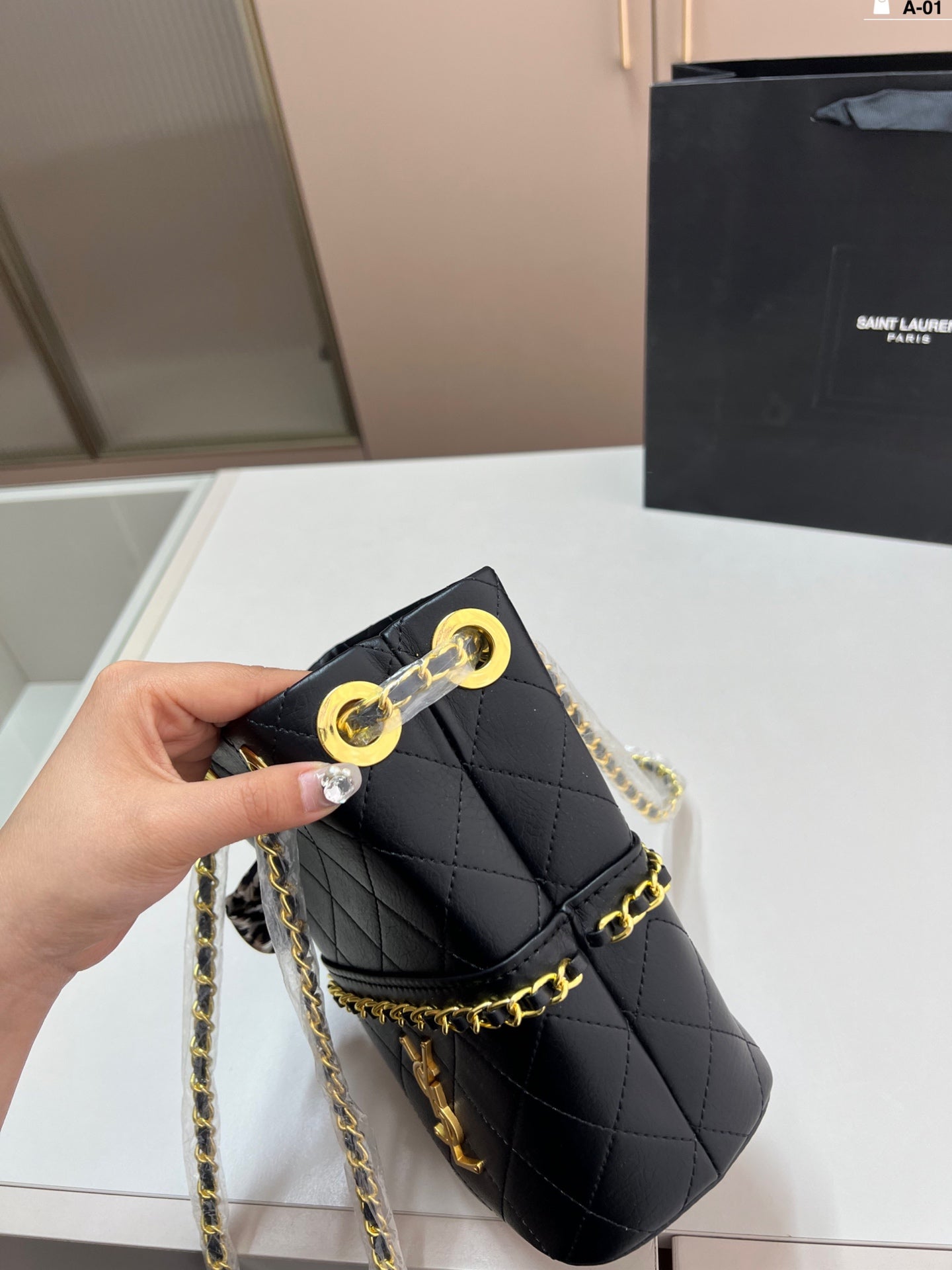 Second-hand bucket bag