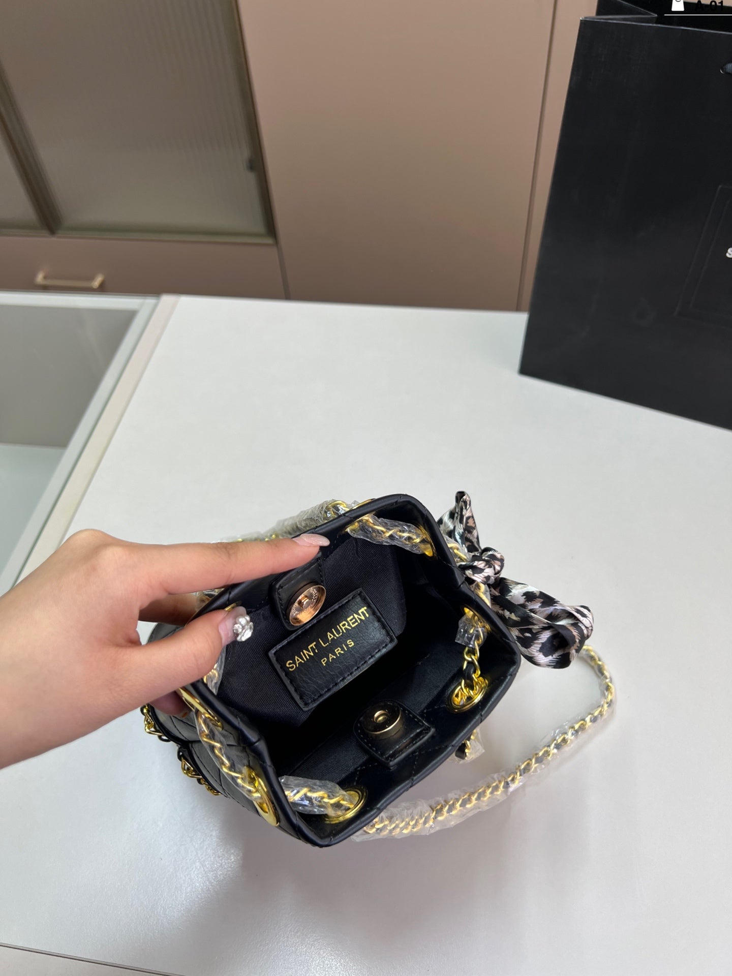 Second-hand bucket bag