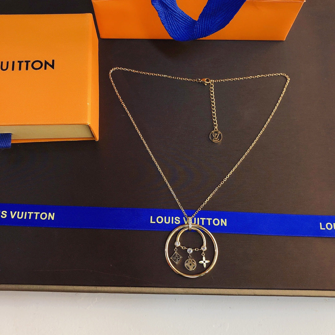 Four Leaf Clover Pendant Necklace