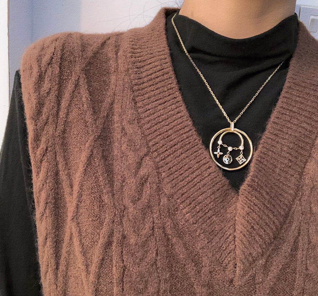 Four Leaf Clover Pendant Necklace